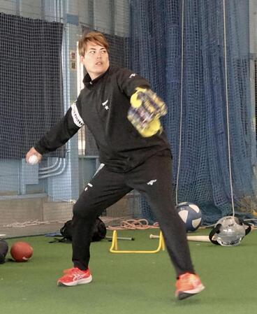 　休日返上で練習するオリックス・九里＝宮崎