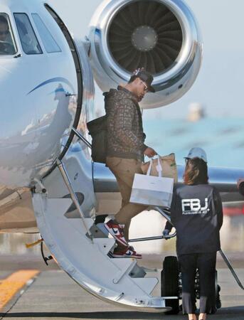 チャーター機で宮崎空港に到着した侍ジャパンアドバイザーのダルビッシュ