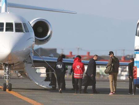 　チャーター機で宮崎入りしたダルビッシュ有（撮影・金田祐二）