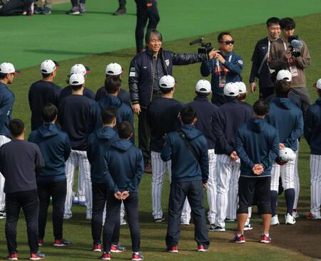 あいさつする松井秀喜氏（撮影・金田祐二）