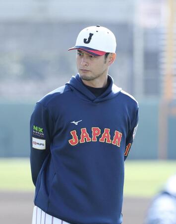 グラウンドに姿を見せたダルビッシュ（撮影・伊藤笙子）