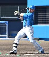 ３回、左線適時二塁打を放つ清宮幸（撮影・持木克友）