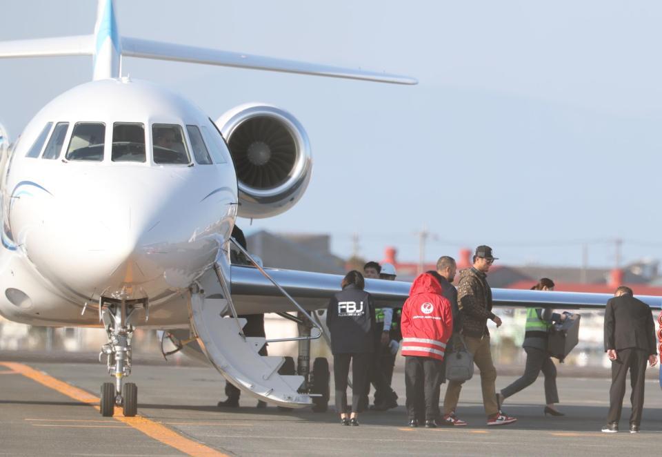 　チャーター機で宮崎入りしたダルビッシュ有（撮影・金田祐二）