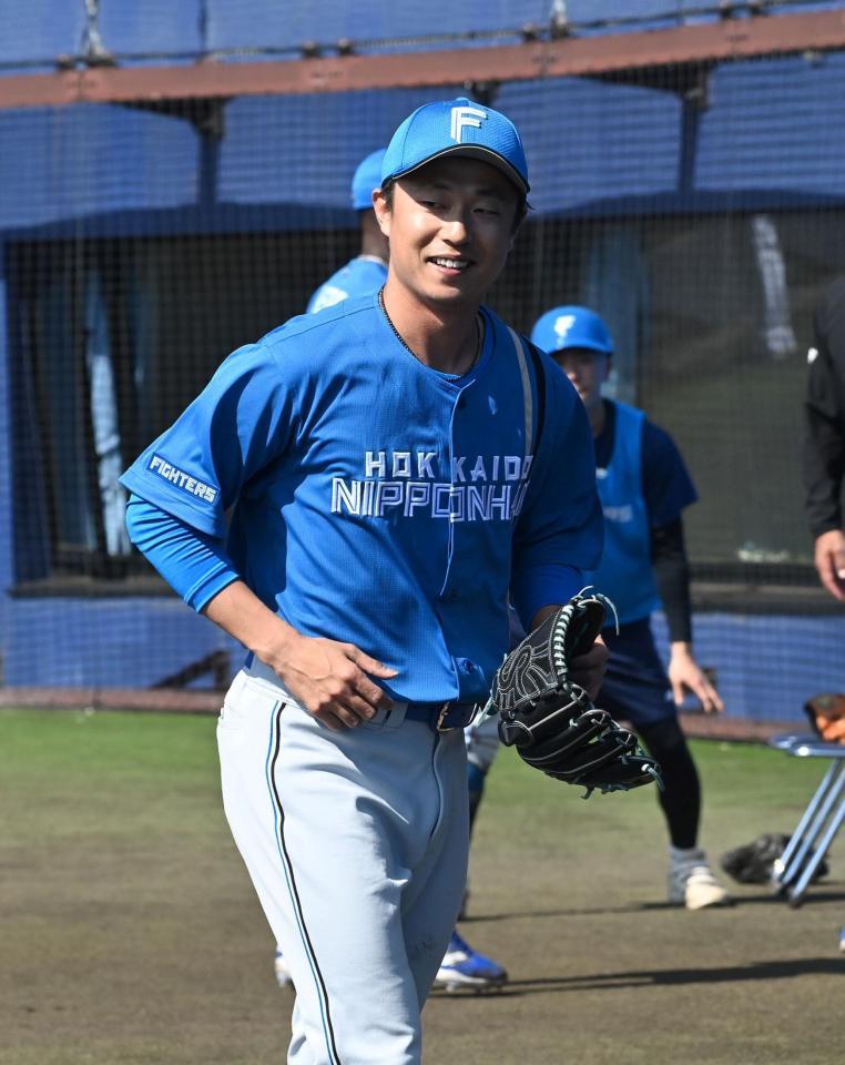 ３回１イニングを１安打無失点と好投した日本ハム・島本浩也＝エナジックスタジアム名護（撮影・持木克友）