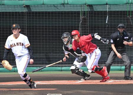 １回、竹丸から中前打を放つ平川（撮影・飯室逸平）