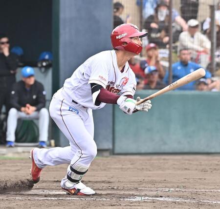 ５回、右前２点適時打を放つ宗山（撮影・持木克友）