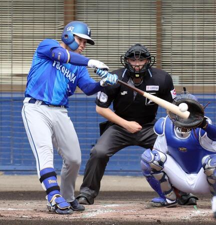 　２回、左前打を放つ小田