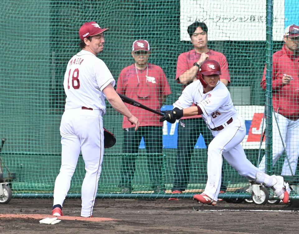 ライブＢＰで黒川史陽（右）内野ゴロに仕留める楽天・前田健太＝金武町ベースボールスタジアム（撮影・持木克友）