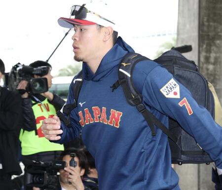 木の花ドームに入る佐藤輝（撮影・伊藤笙子）