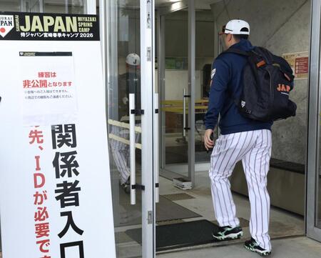 木の花ドームに入る佐藤輝（撮影・伊藤笙子）