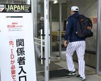 木の花ドームに入る佐藤輝（撮影・伊藤笙子）