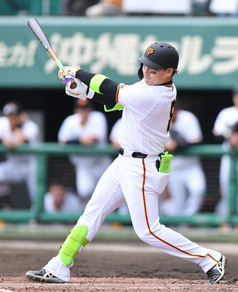 ３回、先制の左前適時打を放つ丸（撮影・開出牧）