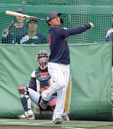 打撃練習する森下