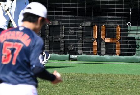 ライブＢＰでグラウンドに設置されたピッチクロック