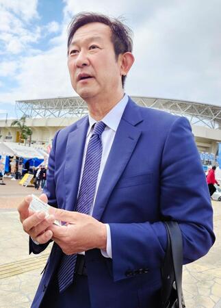 日本ハムキャンプを訪問した達、エドポロの恩師・中村良二氏