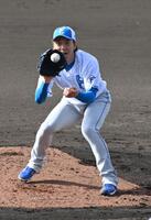 サインプレーの練習する宮西（撮影・持木克友）