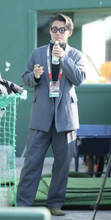 侍ジャパンキャンプを訪れた鳥谷敬氏＝ひなたサンマリンスタジアム宮崎（撮影・伊藤笙子）