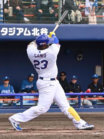 ４回中日無死、左前え安打を放つサノー（撮影・持木克友）
