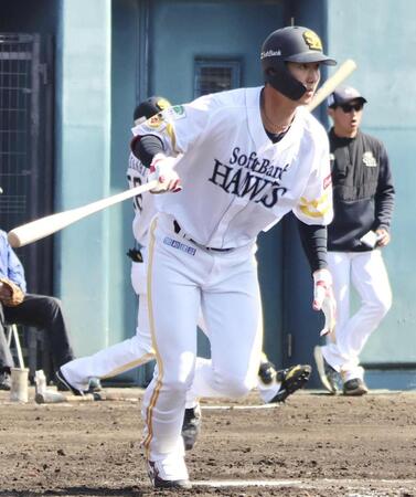 　紅白戦で安打を放った秋広