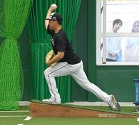 ２１日の楽天戦の登板に向け調整する西野（撮影・持木克友）