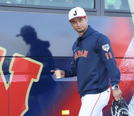 木の花ドームへ向かうダルビッシュ（撮影・伊藤笙子）