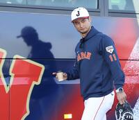 木の花ドームへ向かうダルビッシュ（撮影・伊藤笙子）