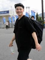 別メニューでの調整を終え、明るい表情で球場を後にする日本ハム・清宮幸