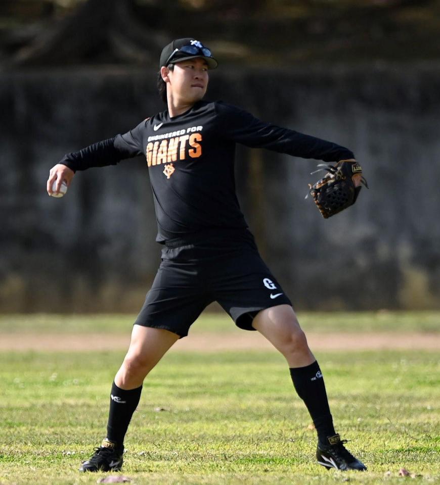 　２１日のヤクルト戦先発に向け調整する山崎（撮影・開出牧）