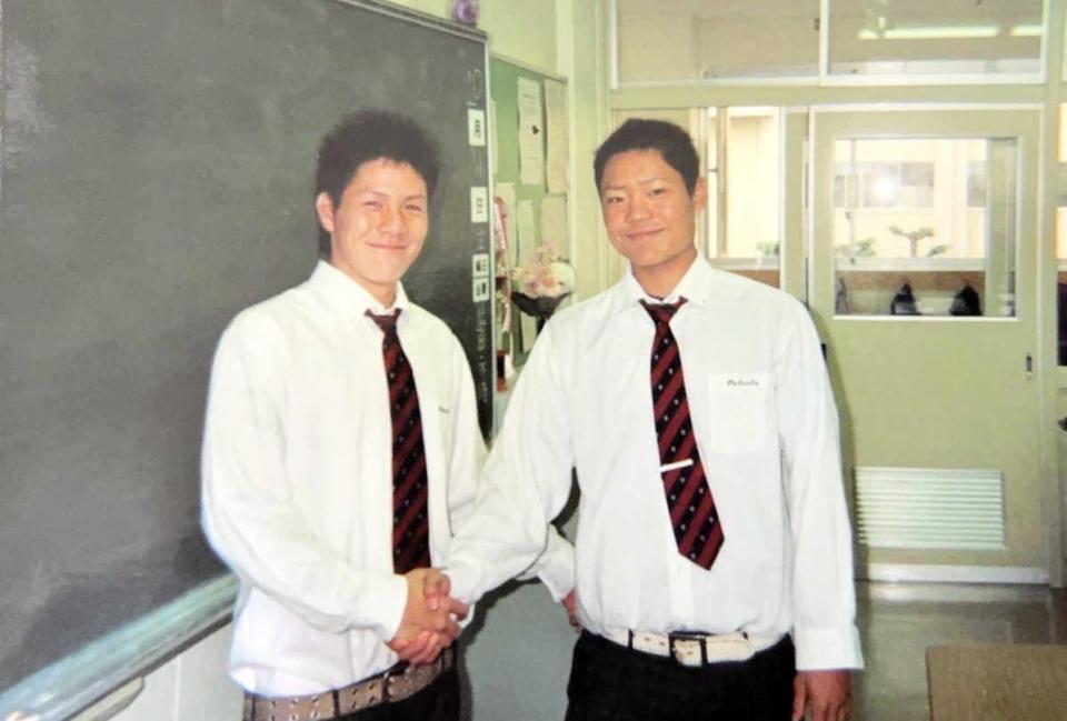 　福井商時代の中村（右）と親友の荒川涼太さん