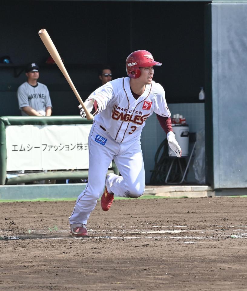 ２回、右線に２点適時三塁打を放つ中島