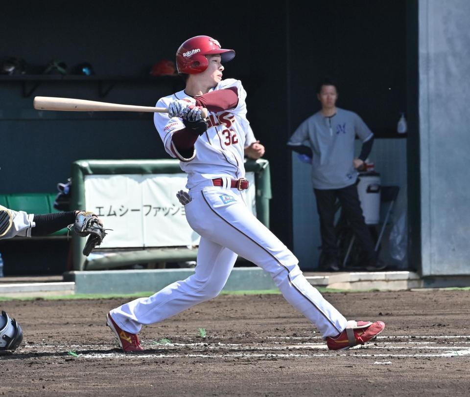 １回、右前適時打を放つ中島