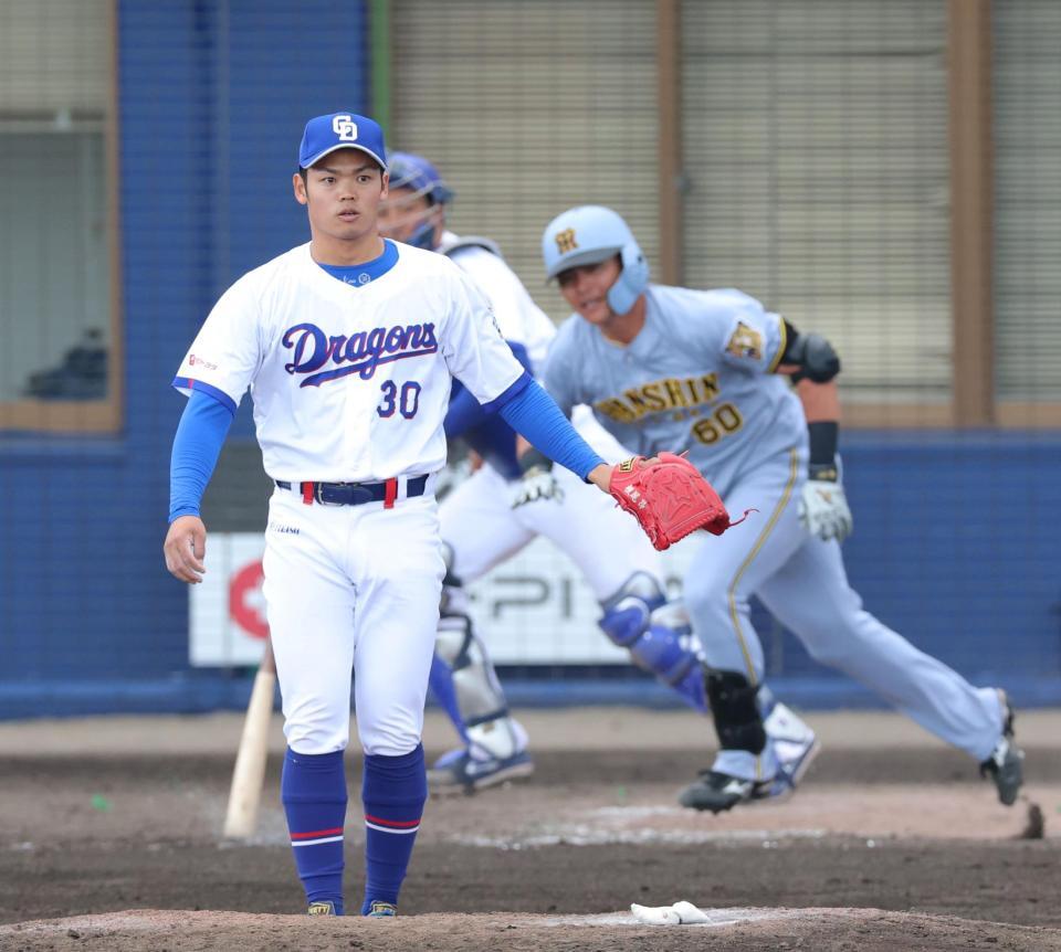 ５回、小野寺を遊ゴロに打ち取る根尾（撮影・立川洋一郎）