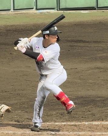 韓国プロ野球ハンファとの練習試合で、打席に立つロッテの松石