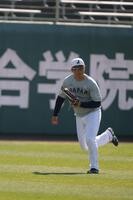 外野の守備練習する森下（撮影・金田祐二）