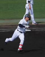 １回、２点二塁打を放つ森下（撮影・金田祐二）