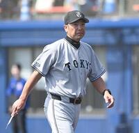 メンバー表交換を行った阿部監督（撮影・開出牧）