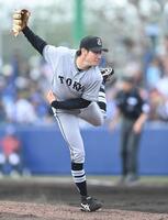 ７回から登板し力投する竹丸（撮影・開出牧）