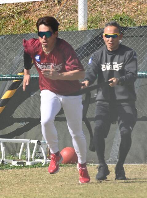 練習に励む前田健