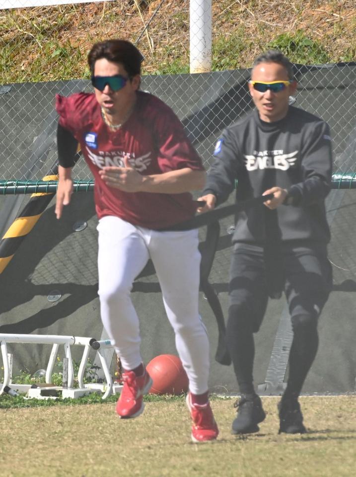 練習に励む前田健