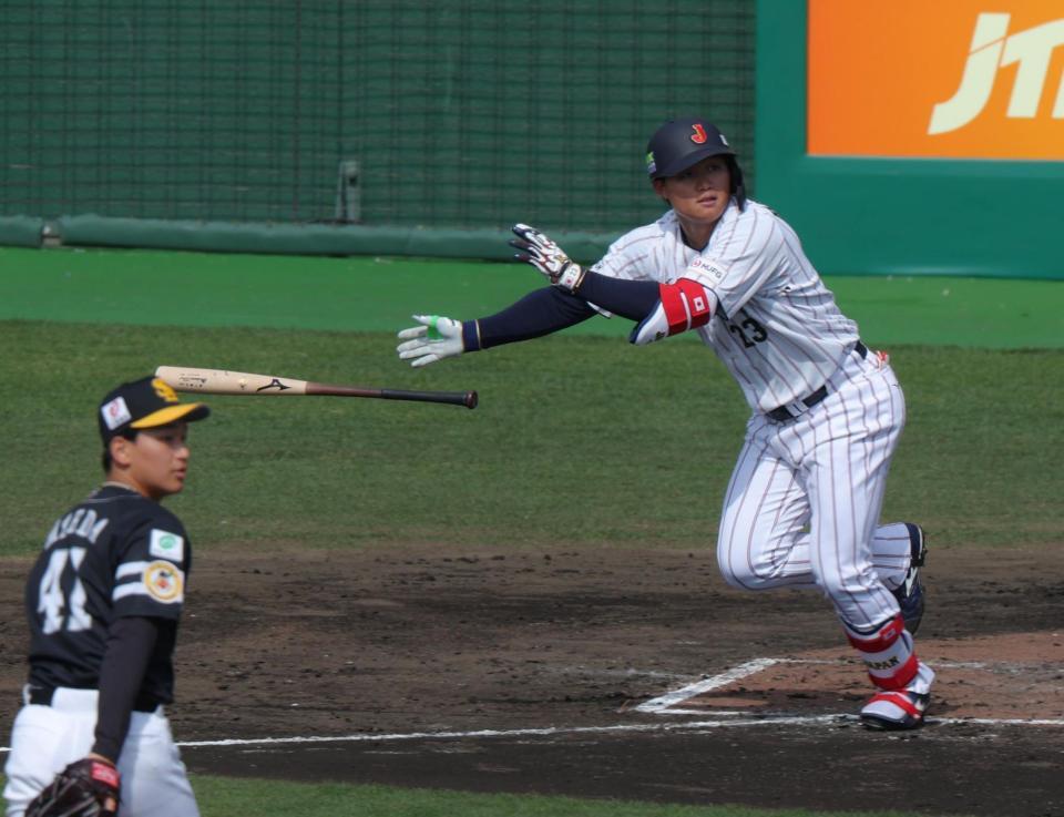 １回、２点二塁打を放つ森下（撮影・金田祐二）