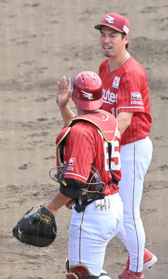 ２回を投げ終え２失点で顔をしかめる前田健（撮影・持木克友）