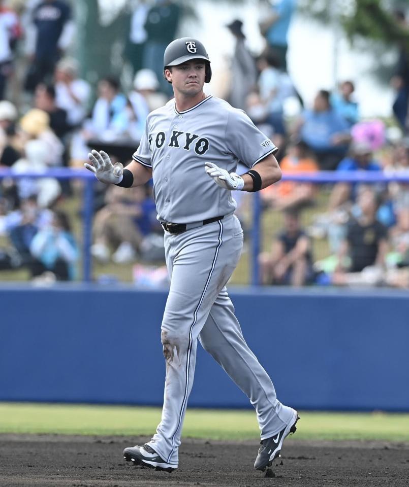 ４回、本塁打かと思われたライトへ打球がファウルと判定されぶ然とした表情のダルベック＝（撮影・開出牧）