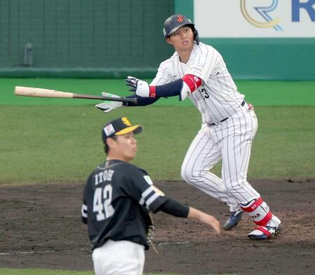 ５回、２ランを放つ森下（撮影・金田祐二）