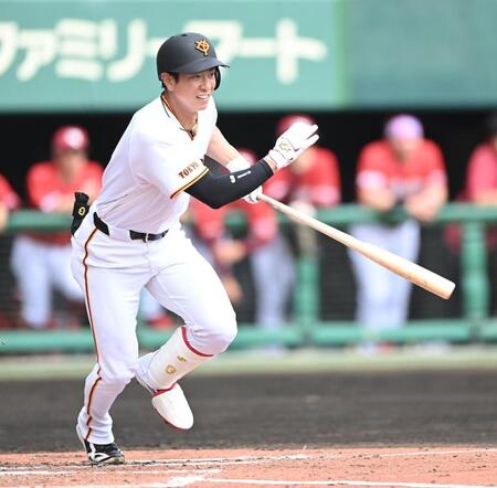 ２回、一ゴロに倒れた松本（撮影・開出牧）