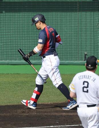 １回、空振り三振に倒れた佐藤輝