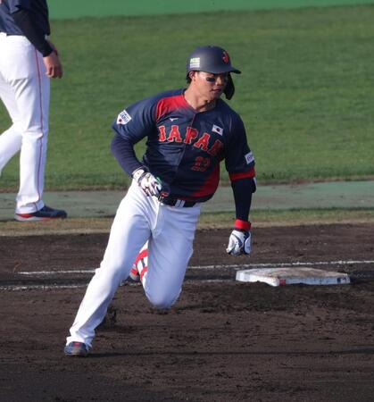 ９回、二塁打を放つ森下（撮影・金田祐二）