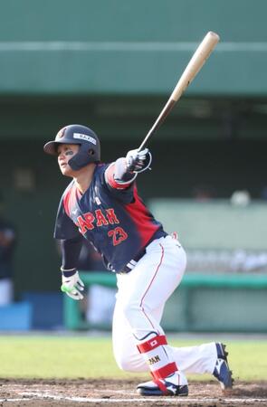 ９回、左線へ二塁打を放つ森下（撮影・伊藤笙子）