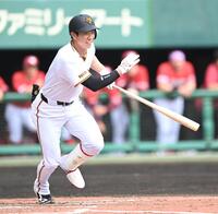 ２回、一ゴロに倒れた松本（撮影・開出牧）