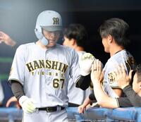 ５回、相手守備の乱れで生還した高寺（撮影・西田忠信）