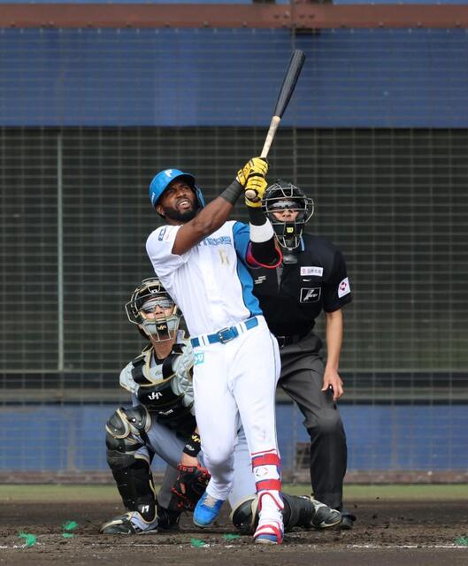 日本ハム 新外国人カストロ 衝撃場外弾